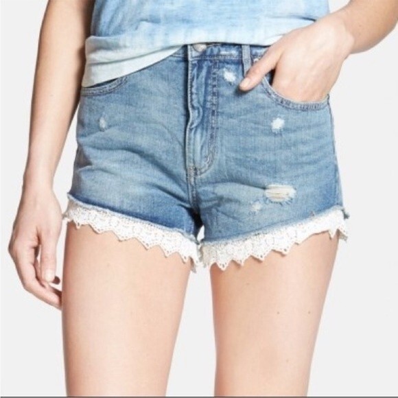 Free People Denim Jean Shorts with Lace Trim, Size 26 NWOT - Picture 1 of 11